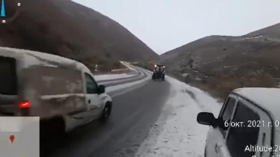 Դիլիջանի ոլորաններում ձյուն է տեղում. վարորդներին խորհուրդ է տրվում երթևեկել ձմեռային անվադողերով
