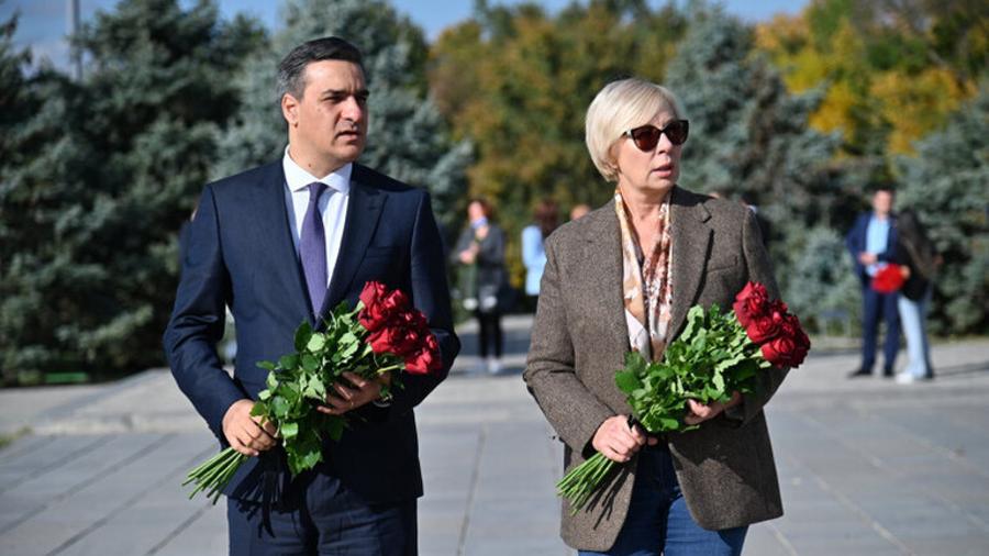 Հայաստանի և Ուկրաինայի ՄԻՊ-երը Ծիծեռնակաբերդում հարգանքի տուրք են մատուցել Հայոց ցեղասպանության զոհերի հիշատակին
