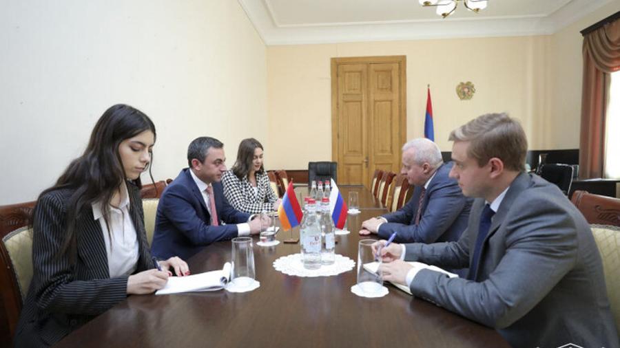 Իշխան Սաղաթելյանը ՌԴ դեսպանին իր մտահոգությունն է փոխանցել ադրբեջանական ԶՈՒ-ի կողմից ՀՀ ինքնիշխան տարածքի նկատմամբ իրականացվող ագրեսիայի վերաբերյալ
