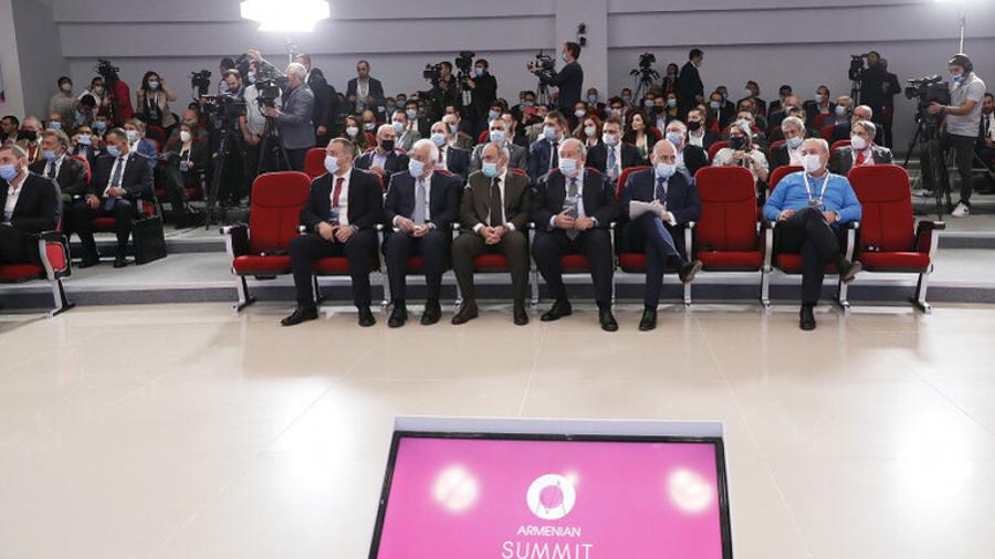 PM Pashinyan attends Armenian Summit of Minds
