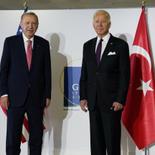 ԱՄՆ նախագահ Ջո Բայդենը G20-ի գագաթնաժողովի շրջանակում այսօր հանդիպել է Թուրքիայի նախագահ Ռեջեփ Թայիփ Էրդողանի հետ։ Ղեկավարները քննարկել են Սիրիայում քաղաքական գործընթացը, աֆղաններին մարդասիրական օգնության տրամադրումը, Լիբիայի ընտրությունները, իրավիճակը Արևելյան Միջերկրական ծովում, ինչպես նաև դիվանագիտական ջանքերը Հարավային Կովկասում։ |tert.am|