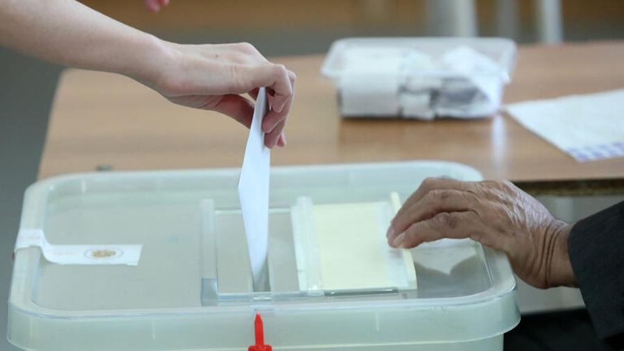 Ժամը 20։00–ի դրությամբ Կապանում ընտրությանը մասնակցել է ընտրողների 63.48%–ը, Իջևանում` 37.43%-ը, Ստեփանավանում` 38.30%–ը |tert.am|