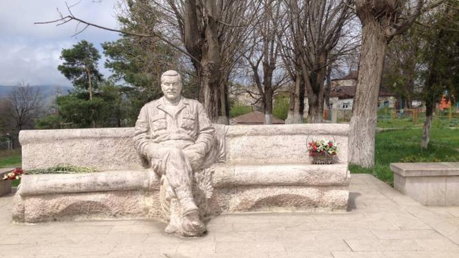 Ջերմուկում կտեղադրվի Վազգեն Սարգսյանի՝ Շուշիում տեղադրված քանդակի կրկնօրինակը