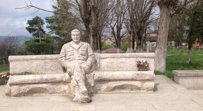 Ջերմուկում կտեղադրվի Վազգեն Սարգսյանի՝ Շուշիում տեղադրված քանդակի կրկնօրինակը