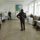 Գավառ խոշորացված համայնքի Նորատուս բնակավայրի թիվ 19/17 ընտրատեղամասում ժամը 9:30-ի դրությամբ ընտրելու իրավունք ունեցող 1531 քաղաքացիներից քվեարկությանը մասնակցել է 30-ը։ Ընտրատեղամասի քվեախցիկներից մեկի հետեւում դուռ կա, որը կնքված է կպչուն ժապավենով։ 