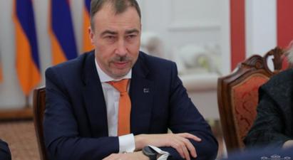  ԵՄ հատուկ ներկայացուցիչը ողջունել է Հայաստանի կողմից 2 ադրբեջանցի սահմանախախտ զինծառայողի հանձնումը
 |tert.am|