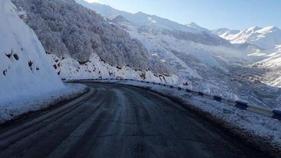 ՀՀ տարածքում կան փակ և դժվարանցանելի ավտոճանապարհներ, Ջերմուկ քաղաքում տեղում է ձյուն