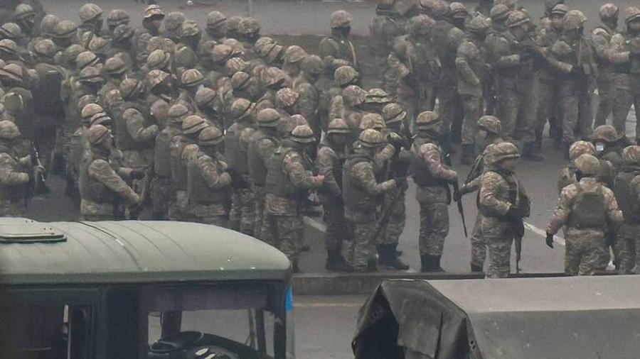 Ալմաթիում զինվորականները անկարգությունների մասնակիցներից պահանջել են հեռանալ հրապարակից և զգուշացրել, որ կսկսեն կրակել