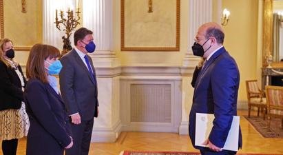 Դեսպան Մկրտչյանն իր հավատարմագրերն է հանձնել ՀՀ նախագահին
