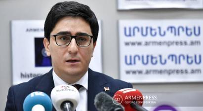 Եղիշե Կիրակոսյանն ընտրվել է Սահմանադրական բարեփոխումների խորհրդի փոխնախագահ


 |armenpress.am|