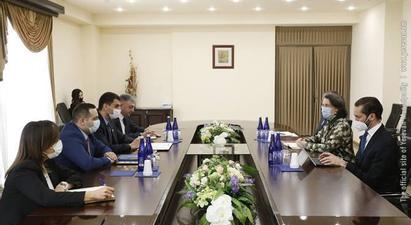 Երևանը նախատեսում է եվրոբոնդեր թողարկել. քաղաքապետը հանդիպել է Եվրոպական ներդրումային բանկի ներկայացուցչի հետ


