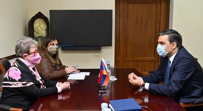 Արման Թաթոյանը հանդիպել է Հայաստանում ԵՄ դեսպան Անդրեա Վիկտորինի հետ