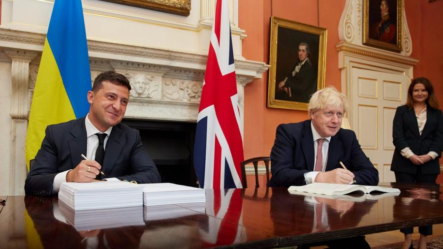 Մեծ Բրիտանիայի վարչապետ Բորիս Ջոնսոնը Զելենսկիին խոստացել է, որ Լոնդոնը մոտակա օրերին օգնություն կտրամադրի Կիեւին