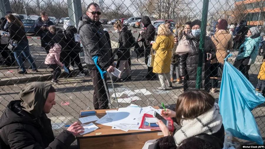 Եվրամիությունը ժամանակավոր կարգավիճակ է տալիս ուկրաինացի փախստականներին |azatutyun.am|