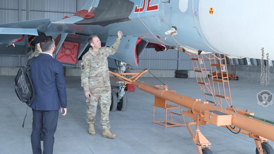 ԵՄ-ի և ՆԱՏՕ-ի ռազմական կցորդները ՊՆ ավիաբազայում համոզվել են, որ բոլոր 4 ՍՈՒ-30ՍՄ ինքնաթիռները տեղում են
