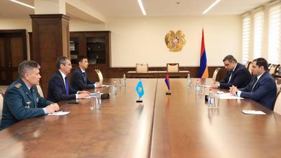 Սուրեն Պապիկյանն ու ՀՀ-ում Ղազախստանի դեսպանը քննարկել են պաշտպանական ոլորտում հայ-ղազախական համագործակցության հարցեր

