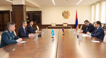 Սուրեն Պապիկյանն ու ՀՀ-ում Ղազախստանի դեսպանը քննարկել են պաշտպանական ոլորտում հայ-ղազախական համագործակցության հարցեր

