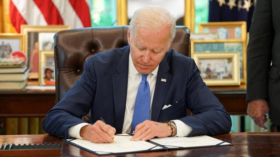 ԱՄՆ նախագահն ստորագրեց Ուկրաինային ռազմական օգնության «լենդ-լիզի» օրենքը |azatutyun.am|