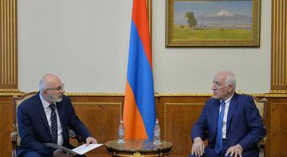 ՀՀ նախագահը հանդիպում է ունեցել «Հայաստան» համահայկական հիմնադրամի տնօրեն Հայկակ Արշամյանի հետ


