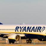 Ryanair-ի բորտուղեկցորդների գործադուլի պատճառով Եվրոպայում չեղարկվում են տասնյակ չվերթներ։  Բելգիայում, Իսպանիայում և Պորտուգալիայում սկված գործադուլի պահանջը աշխատավարձի և աշխատանքային պայմանների բարելավմուն է ։