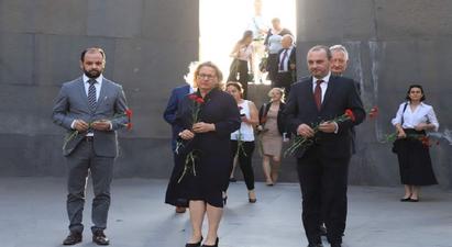 Գերմանիայի դաշնային նախարարն այցելել է Հայոց ցեղասպանության հուշահամալիր
