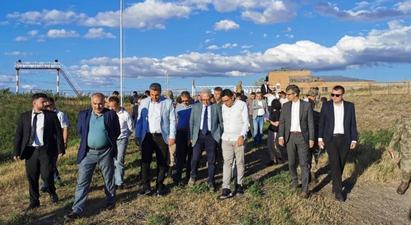 Թուրքիայի հատուկ ներկայացուցիչ Քըլըչն այցելել է հայ-թուրքական սահման
 |1lurer.am|