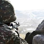 Օգոստոսի 6-ի երեկոյան հայ-ադրբեջանական սահմանի արևելյան հատվածում տեղակայված մարտական դիրքում հակառակորդի կրակոցից հրազենային վիրավորում է ստացել ՀՀ ՊՆ N զորամասի պարտադիր ժամկետային զինծառայող, շարքային Նվեր Արմենի Գևորգյանը (ծնվ. 2002թ.): 
Զինծառայողի կյանքին վտանգ չի սպառնում: [ՀՀ ՊՆ]