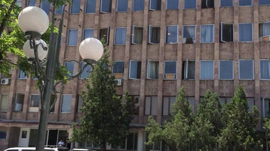 Նռնակով զինված քաղաքացին ներխուժել է Մասիսի քաղաքապետարանի շենք
 |1lurer.am|