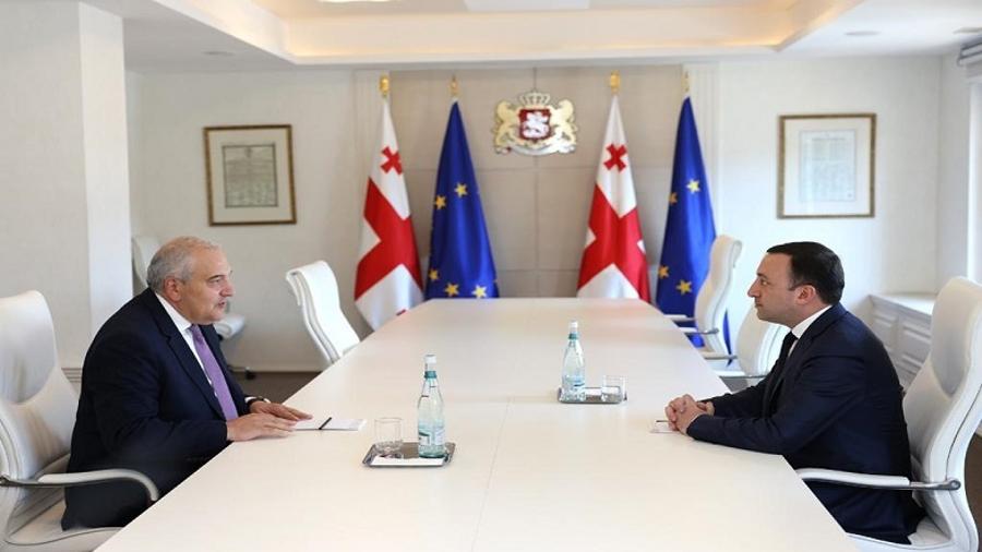 Դեսպան Սադոյանը հրաժեշտի հանդիպում է ունեցել Վրաստանի վարչապետ Իրակլի Ղարիբաշվիլիի հետ
