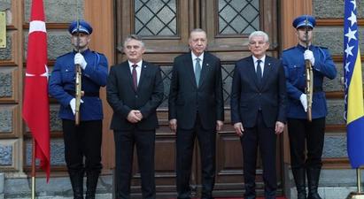 Էրդողանը բանակցություններ է վարել Բոսնիա և Հերցեգովինայի նախագահության հետ

 |armenpress.am|