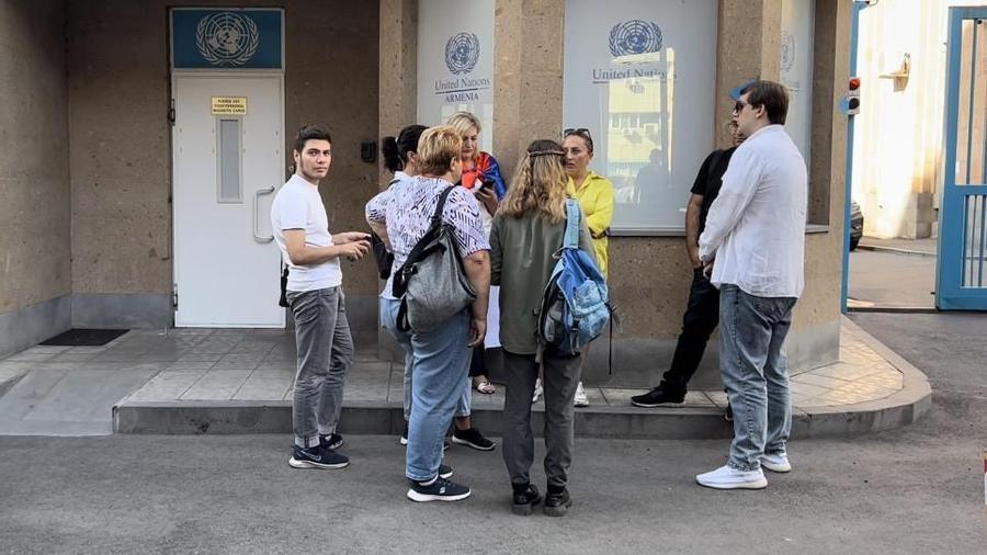 «ՄԱԿ-ը երկակի ստանդարտներ է կիրառում»․ բողոքի ակցիա՝  ՄԱԿ-ի հայաստանյան գրասենյակի առջև
 |hetq.am|