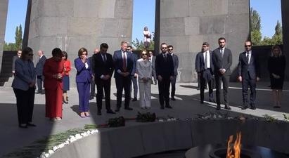 Նենսի Փելոսին Ծիծեռնակաբերդի հուշահամալիրում հարգանքի տուրք մատուցեց Հայոց ցեղասպանության զոհերի հիշատակին |armenpress.am|