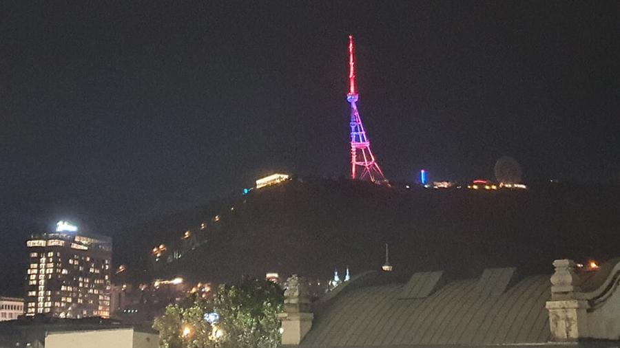 Թբիլիսիի հեռուստաաշտարակը լուսավորվել է Հայաստանի դրոշի գույներով
