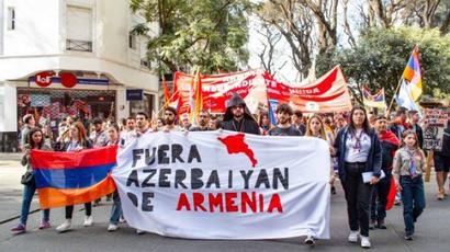 Սա նոր ցեղասպանության փորձ է. Արգենտինայի հայ համայնքը երթ է իրականացրել դեպի Ադրբեջանի դեսպանատուն

 |armenpress.am|