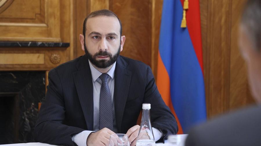 Мирзоян на встрече с Тойво Клааром осудил военные преступления ВС  Азербайджана