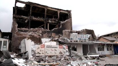«Սուրմալու»-ի պայթյունից մոտ երկու ամիս անց կիսավեր շենքը քանդելու որոշում է կայացվել
 |azatutyun.am|