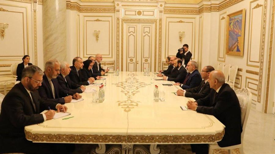 Իրանի արտաքին գործերի նախարարը Երևանում հանդիպել է Հայաստանի վարչապետի հետ