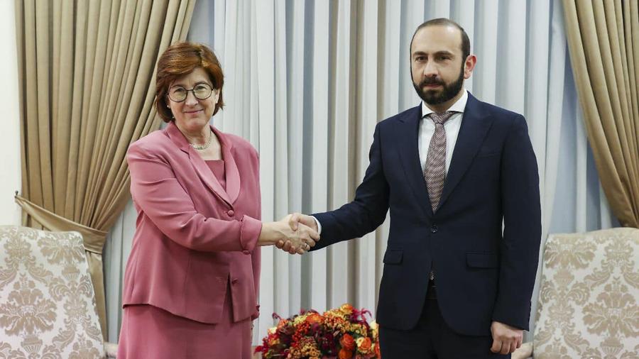 At the meeting with Alison LeClair, Ararat Mirzoyan welcomed the decision of the Canadian government to open an embassy in Yerevan