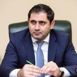 The risk of large-scale war always exists, ARMENPRESS reports Minister of Defense of Armenia Suren Papikyan told the journalists in the parliament. Papikyan answered the question of how likely the risk of war resumption is.

