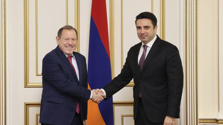 Հայաստանի արտաքին քաղաքականության մեջ արաբական ուղղությունը կարևոր է. ՀՀ ԱԺ նախագահը՝ Ալժիրի դեսպանի հետ հանդիպմանը

