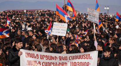 "The communication linking Artsakh to the outside world must be restored without preconditions and immediately": Tens of thousands of Artsakh citizens gathered in Renaissance Square