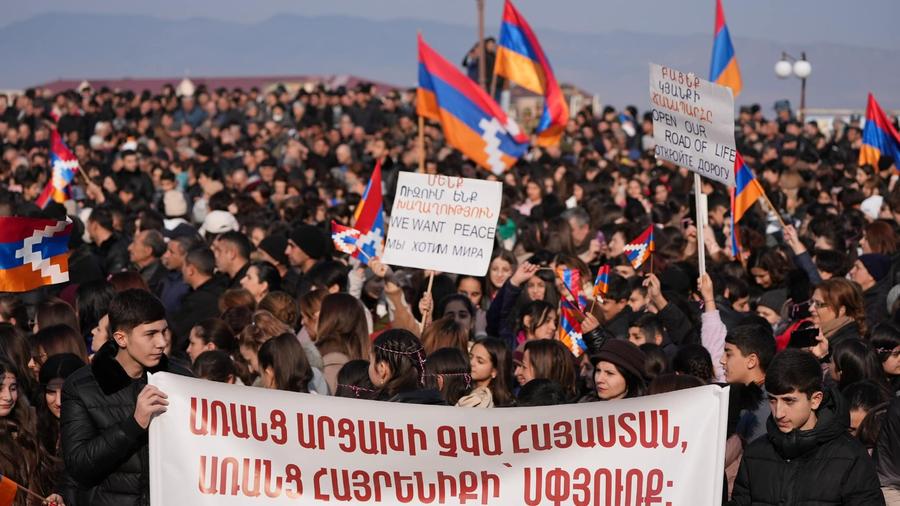 "The communication linking Artsakh to the outside world must be restored without preconditions and immediately": Tens of thousands of Artsakh citizens gathered in Renaissance Square