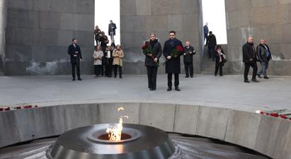 Ֆրանսիայի ԱԺ նախագահը հարգանքի տուրք է մատուցել Հայոց ցեղասպանության զոհերի հիշատակին
