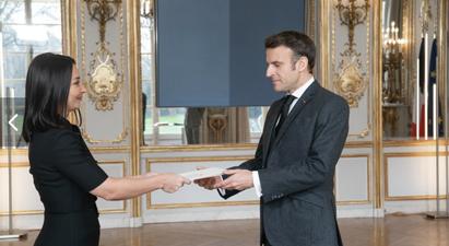 Ֆրանսիայում Ադրբեջանի նորանշանակ դեսպան Լեյլա Աբդուլաևան իր հավատարմագրերն է հանձնել նախագահ Մակրոնին