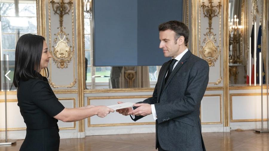 Ֆրանսիայում Ադրբեջանի նորանշանակ դեսպան Լեյլա Աբդուլաևան իր հավատարմագրերն է հանձնել նախագահ Մակրոնին