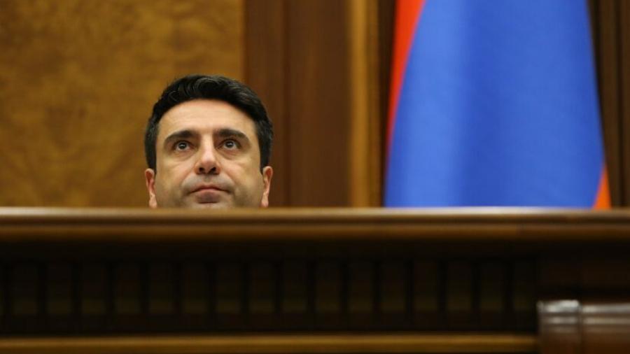 Ալեն Սիմոնյանը դատարանում նշել է, որ ինքը 2018-ի ապրիլին Բաղրամյան պողոտայում հավաքի շարքային մասնակից է եղել |armenpress.am|