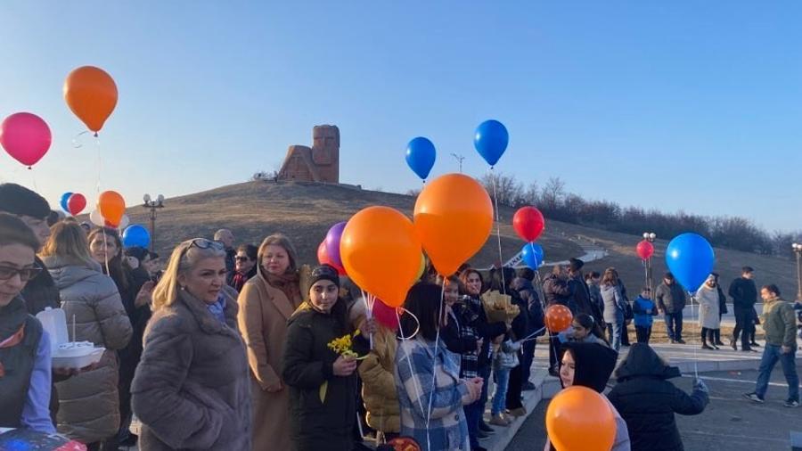 In Stepanakert, the children who returned from Yerevan with the mediation and accompaniment of the Red Cross have been welcomed |artsakhpress.am|