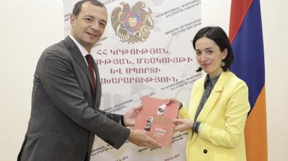 Zhanna Andreasyan presented the  ambassador of Italy the humanitarian crisis unfolding in Nagorno-Karabakh