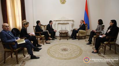 Armen Grigoryan emphasized the need for an international presence in Nagorno-Karabakh and the Lachin Corridor at the meeting with Brice Roquefeuil