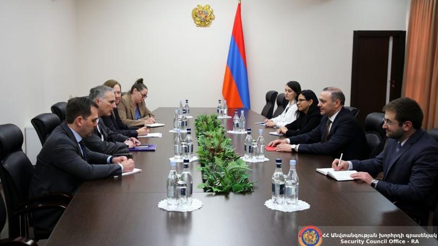 RA Security Council Secretary emphasized the need to send an international fact-finding team to the Lachin Corridor and Nagorno-Karabakh at the meeting with the American Co-Chair of the ICRC